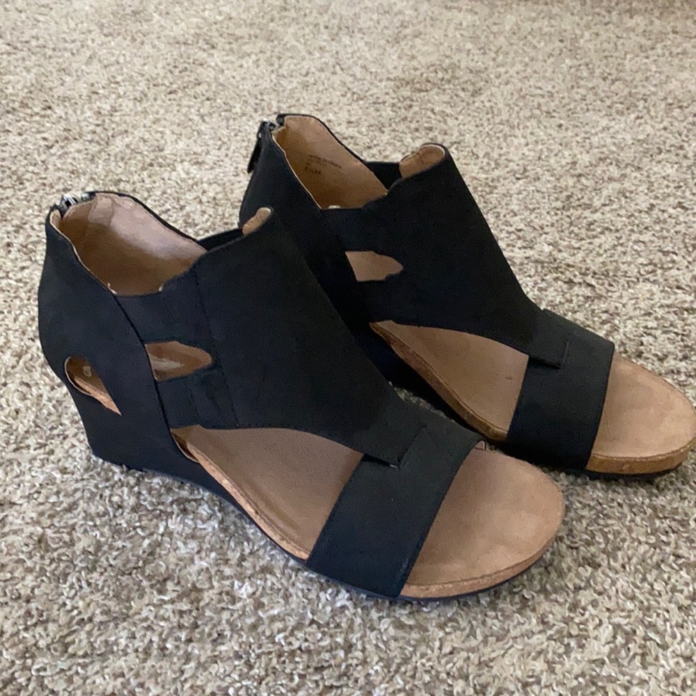 Cute black wedges size 8.5